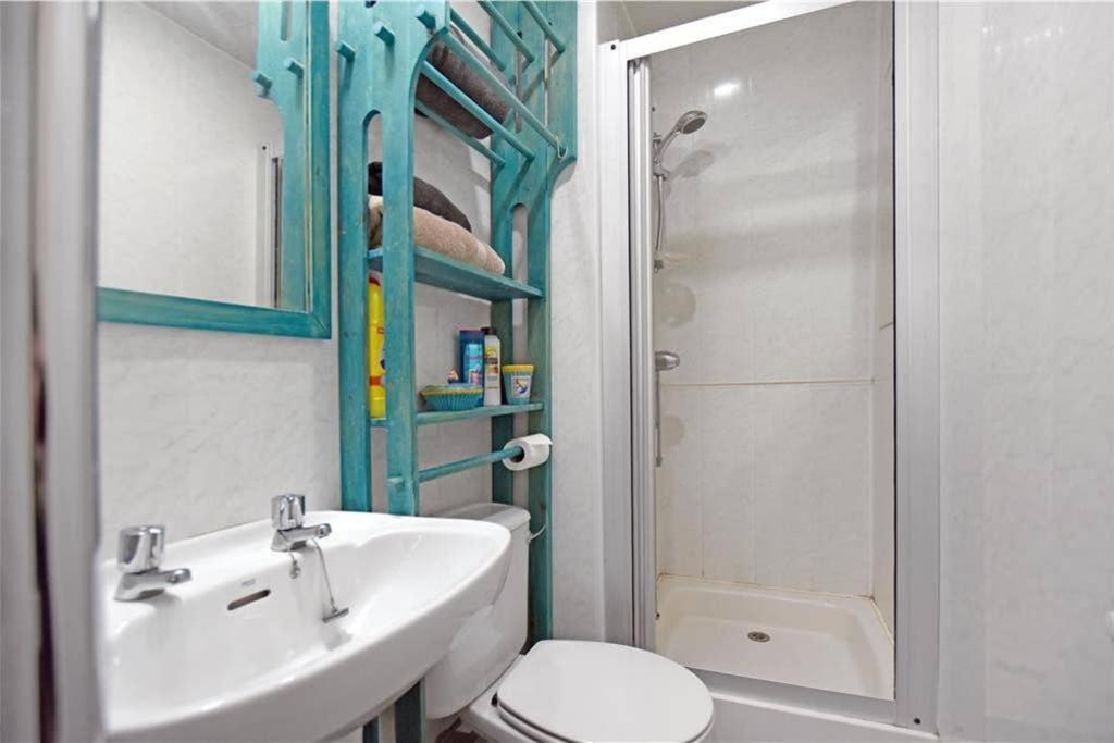 Вилла Unique, Perfectly Located Town Centre House Леруик Экстерьер фото