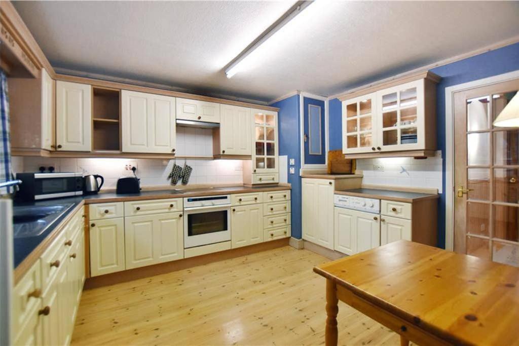 Вилла Unique, Perfectly Located Town Centre House Леруик Экстерьер фото
